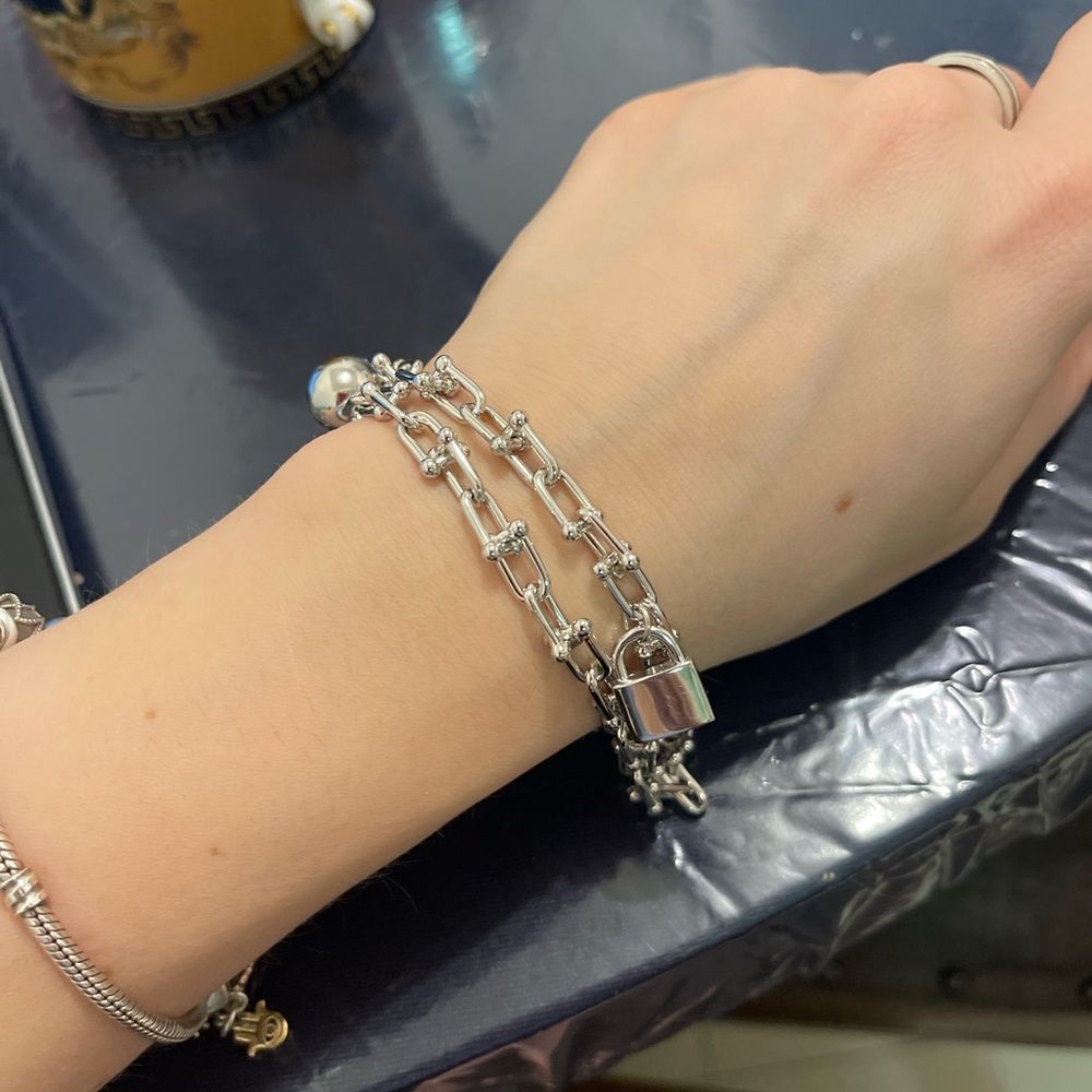 Beautiful brand new high quality wrap around bracelet. Also have a necklace.